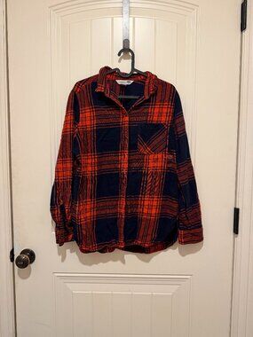 Old Navy Flannel  Women's Shirt - Navy and Red - Size Large